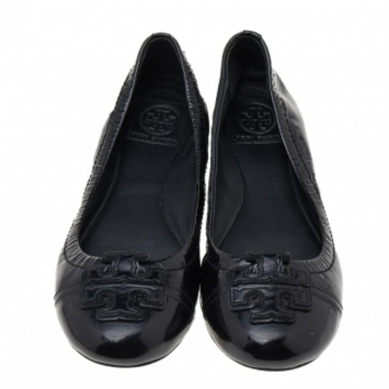 Tory Burch Bailarinas de charol negro Talla 35 en Bueno Estado en Dubai, Al Qouz 2