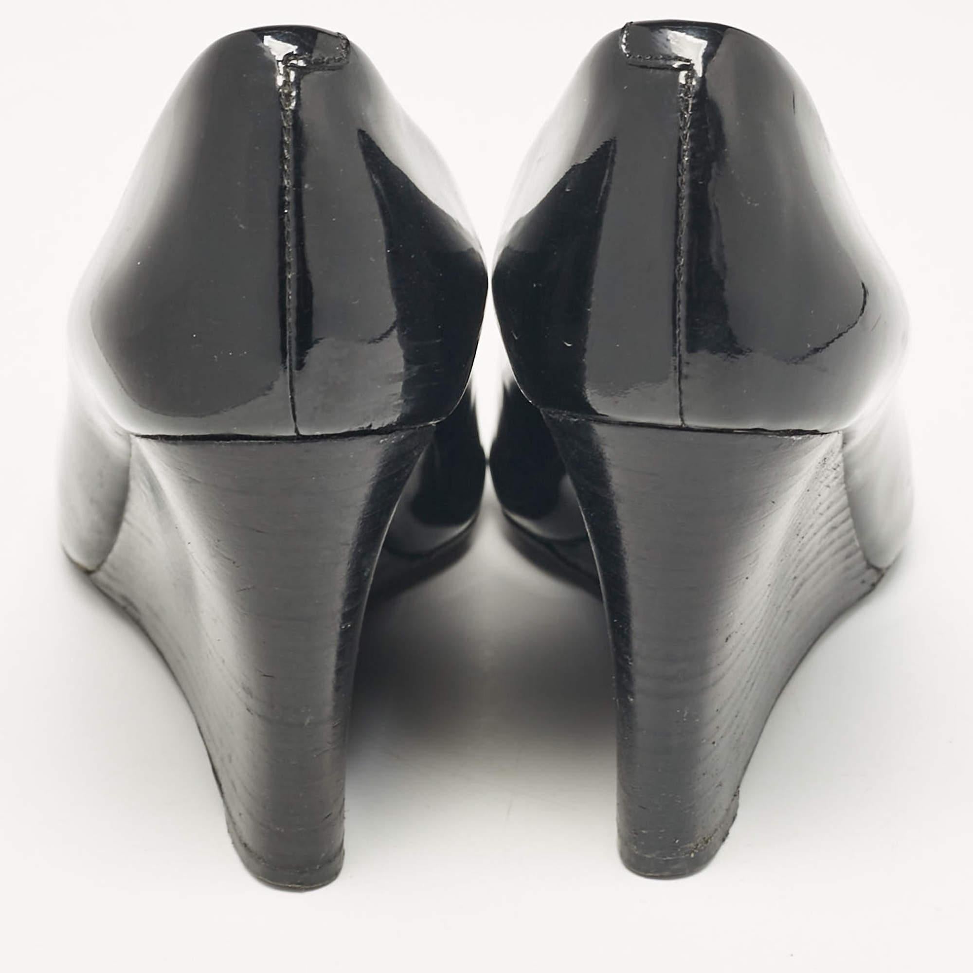 Tory Burch Black Patent Leather Jade Wedge Pumps Size 36.5 For Sale 2