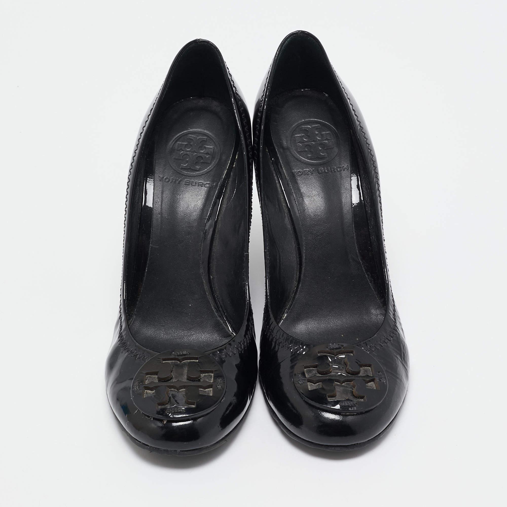 Tory Burch Black Patent Leather Wedge Pumps Size 38 In Good Condition For Sale In Dubai, Al Qouz 2