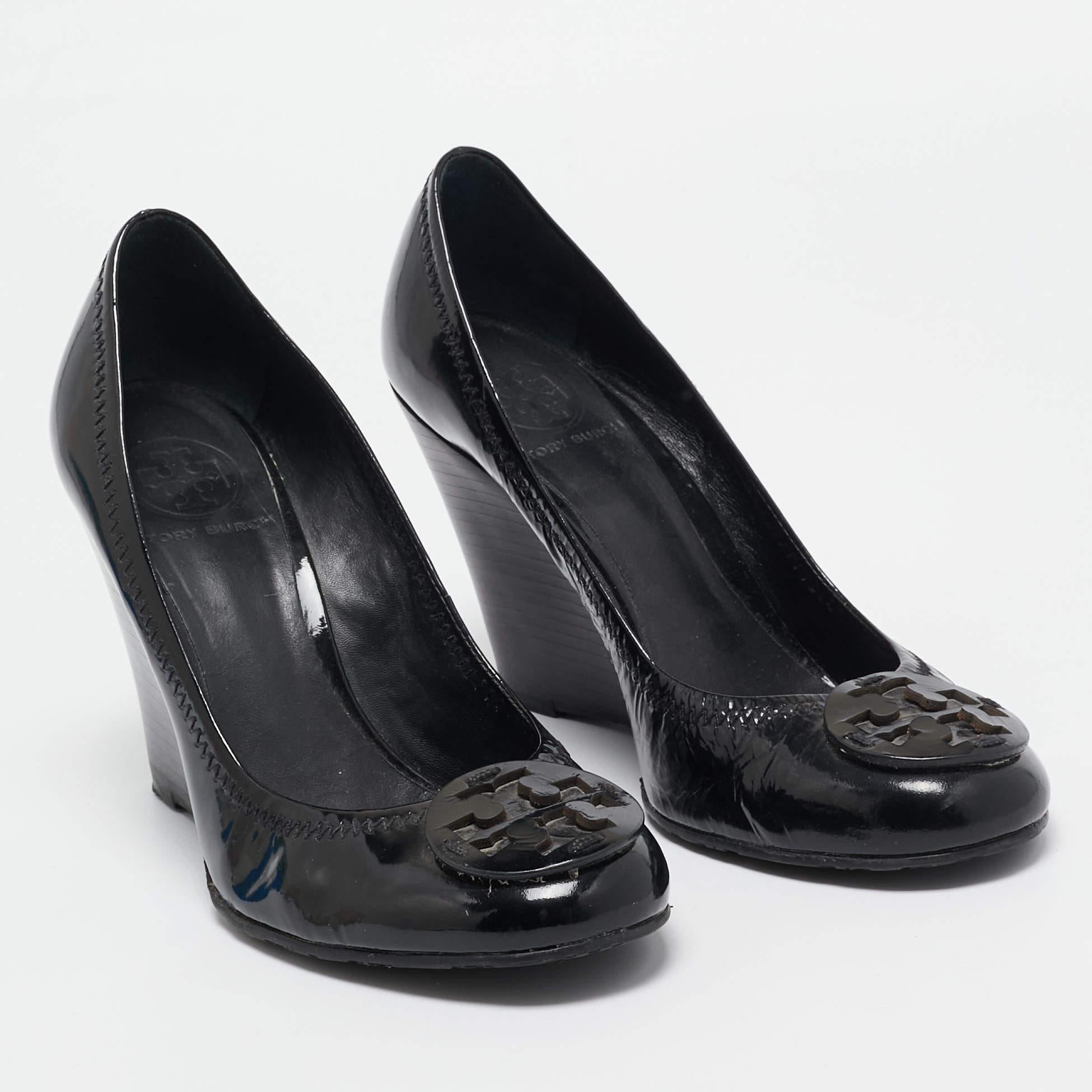 Women's Tory Burch Black Patent Leather Wedge Pumps Size 38 For Sale