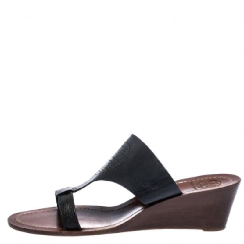 Noir Tory Burch Black Perforated Logo Leatther Wedge Sandals Size 37.5 en vente
