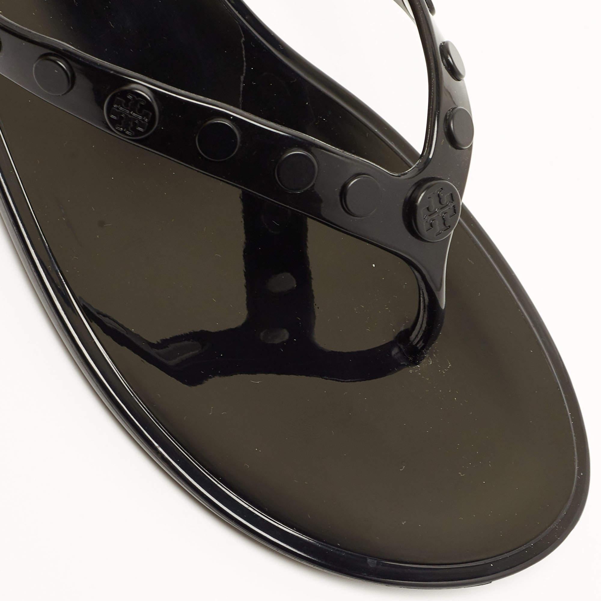 Tory Burch Black Rubber Studded Thong Flats Size 38.5 In Excellent Condition In Dubai, Al Qouz 2
