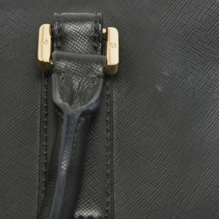 Tory Burch Schwarze Robinson Tote aus Saffiano-Leder mit doppeltem Reißverschluss im Angebot 3