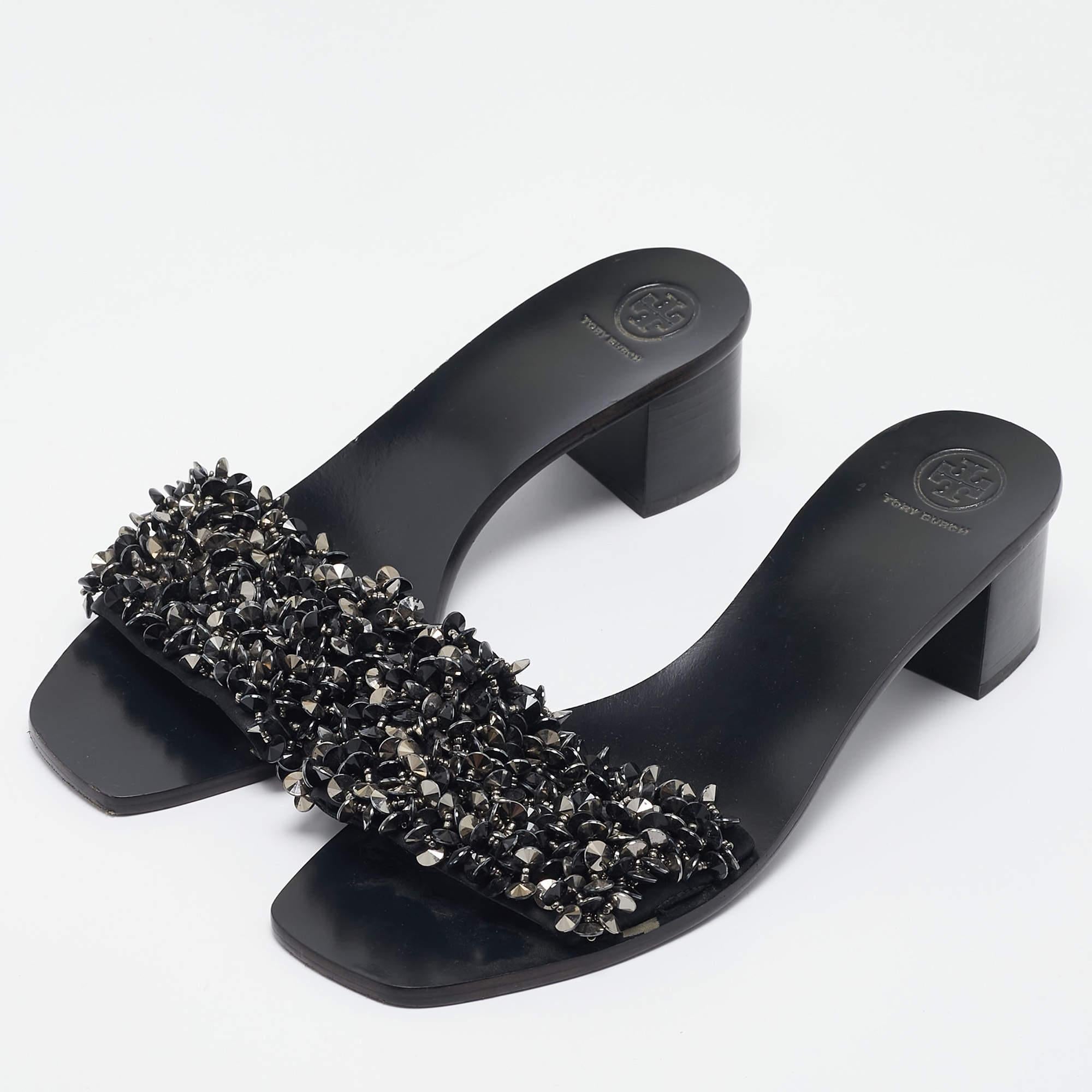 Ces sandales encadreront vos pieds de manière élégante. Fabriquées à partir de matériaux de qualité, elles affichent un design élégant et des semelles intérieures confortables.