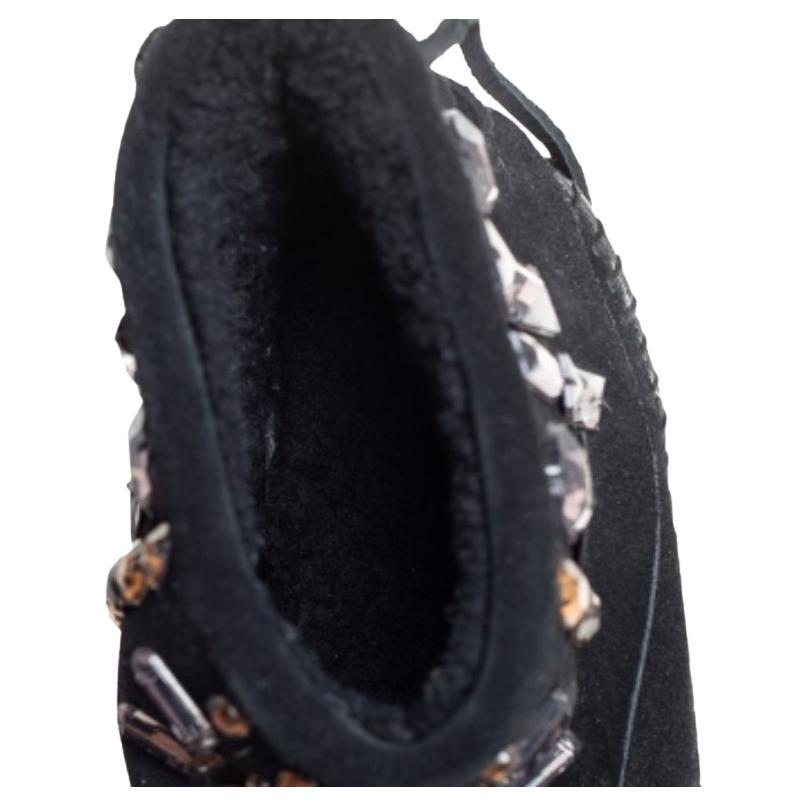 The fine artistry of these booties exhibits Tod's years of impeccable craftsmanship. Crafted from suede in a black shade, they are designed in a round-toe silhouette and elevated by embellishments for an opulent finish.