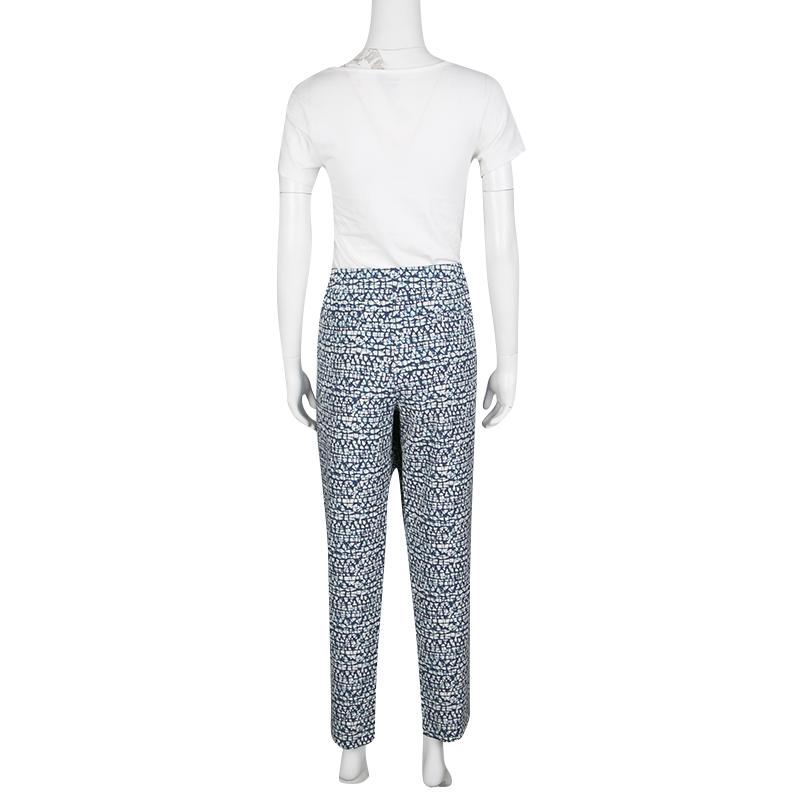 Assorted and sophisticated, Tory Burch designs grant you both visual and practical delight. Crafted with a blend of fabrics, these pants are designed in a generous silhouette featuring a tonal print. You can wear these with tank tops and flat