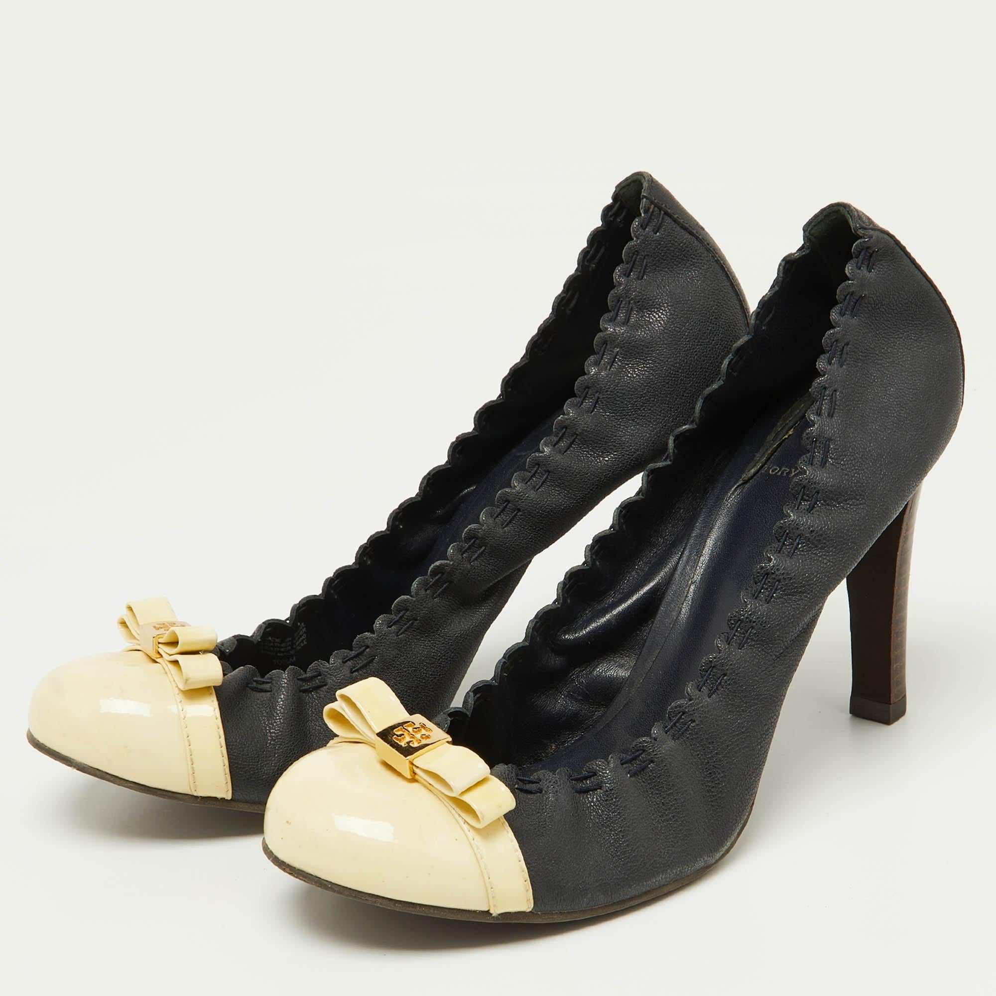Fate una dichiarazione di stile chic con queste décolleté di design. Presentano tacchi robusti e suole resistenti, perfetti per le tue uscite alla moda.