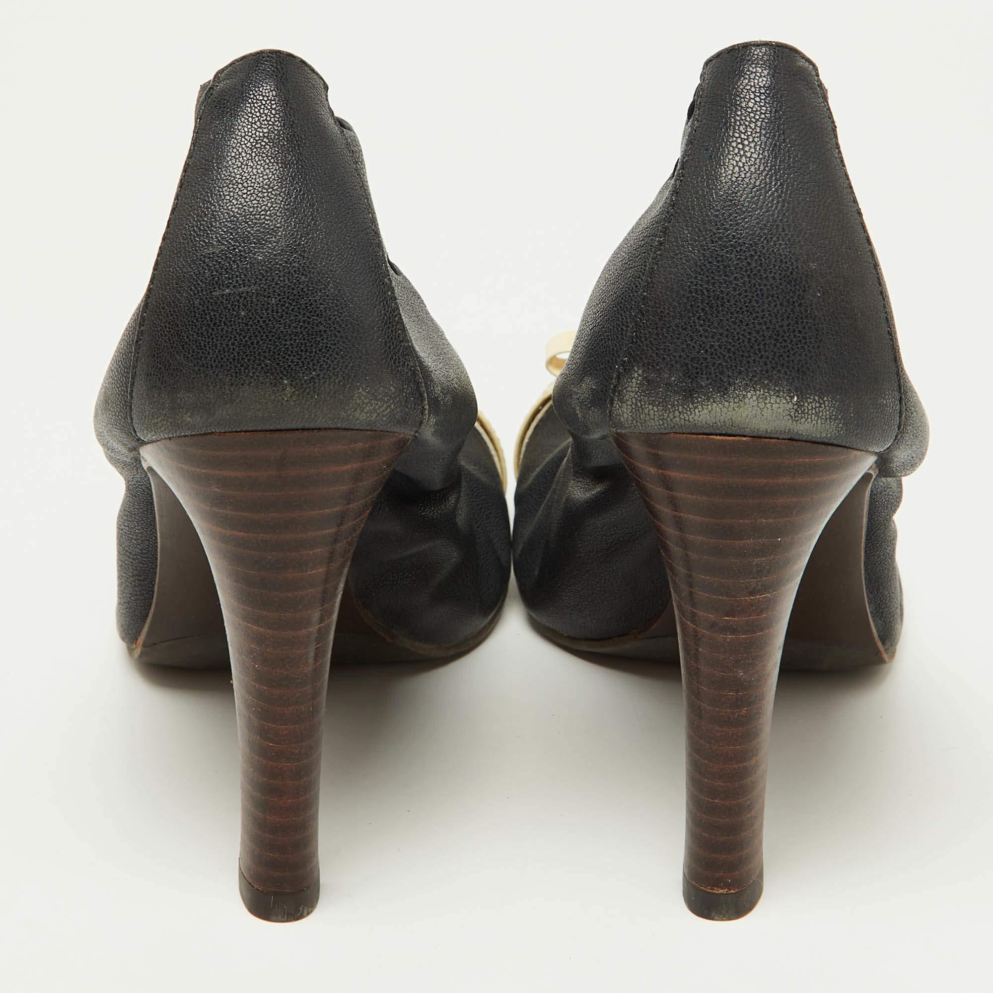 Donna Tory Burch Blu/Beige Pelle e Brevetto Romi Cap Toe Pumps Taglia 41 in vendita