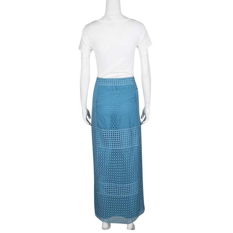 Tory Burch's cotton skirt is a lovely piece to wear on calm summer evenings. It gives you a sophisticated and stylish feel. The skirt is excellently crafted in a simple, straight structure with a side slit for effortless movement. The Guipure lace