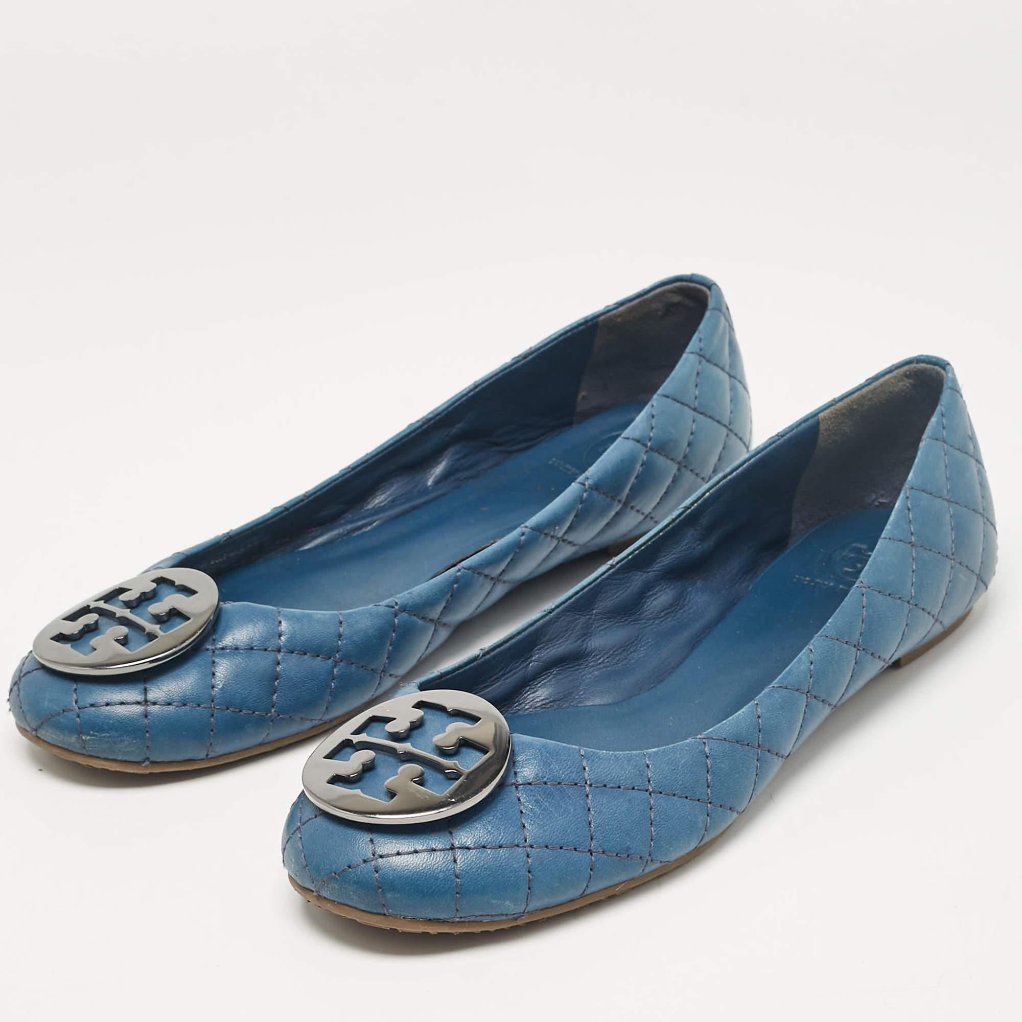 Complete your look by adding these Tory Burch ballet flats to your collection of everyday footwear. They are crafted skilfully to grant the perfect fit and style.