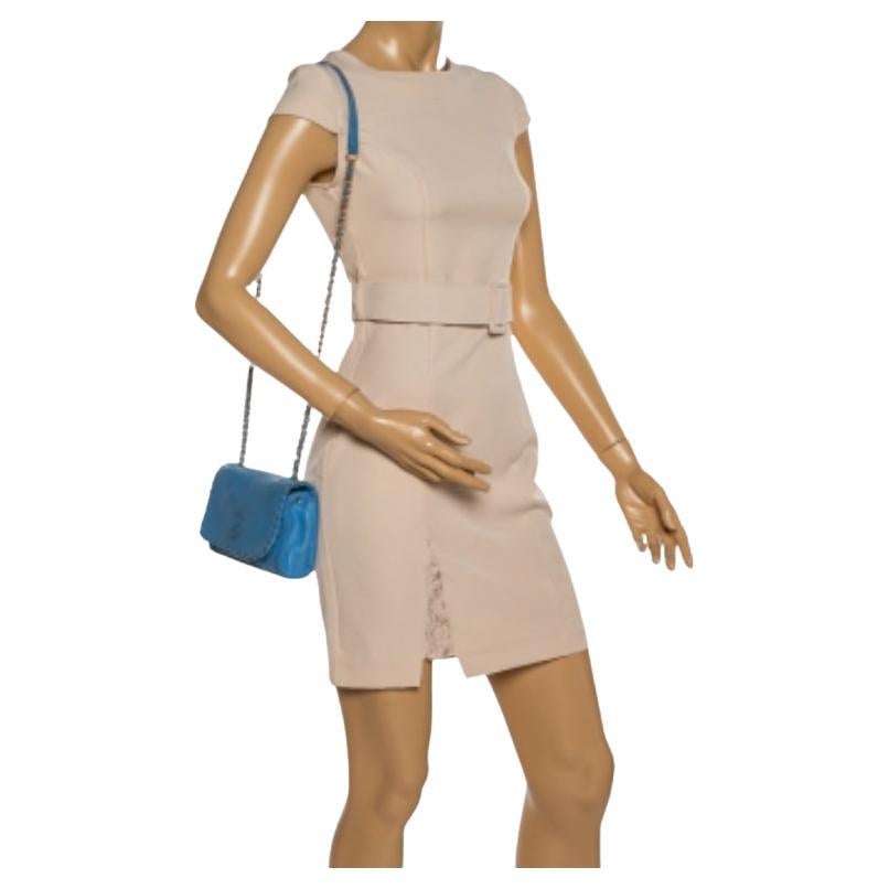 This chic mini Marion Shrunken bag is from Tory Burch. Crafted from blue leather the bag features the iconic logo on the front flap and a leather and chain woven strap. The interior is fabric-lined and will hold all your essentials. Carry this bag