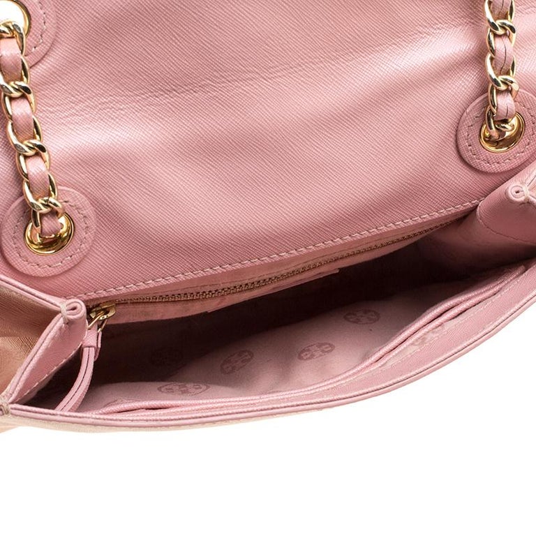 TORY BURCH: shoulder bag in textured leather with emblem - Pink