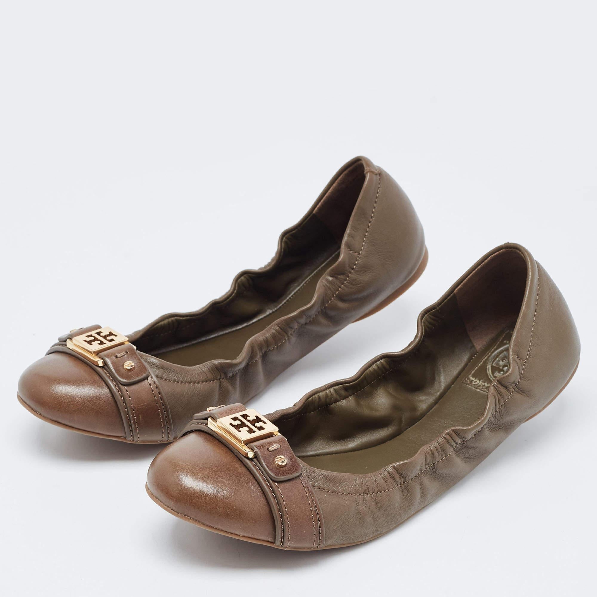 Complete your look by adding these Tory Burch ballet flats to your collection of everyday footwear. They are crafted skilfully to grant the perfect fit and style.
