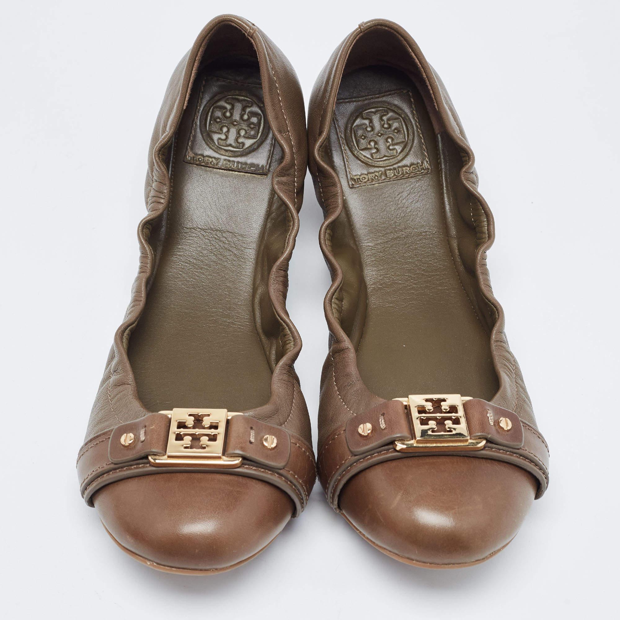 Tory Burch Brown Leather Ambrose Scrunch Ballet Flats Size 40 In Good Condition In Dubai, Al Qouz 2