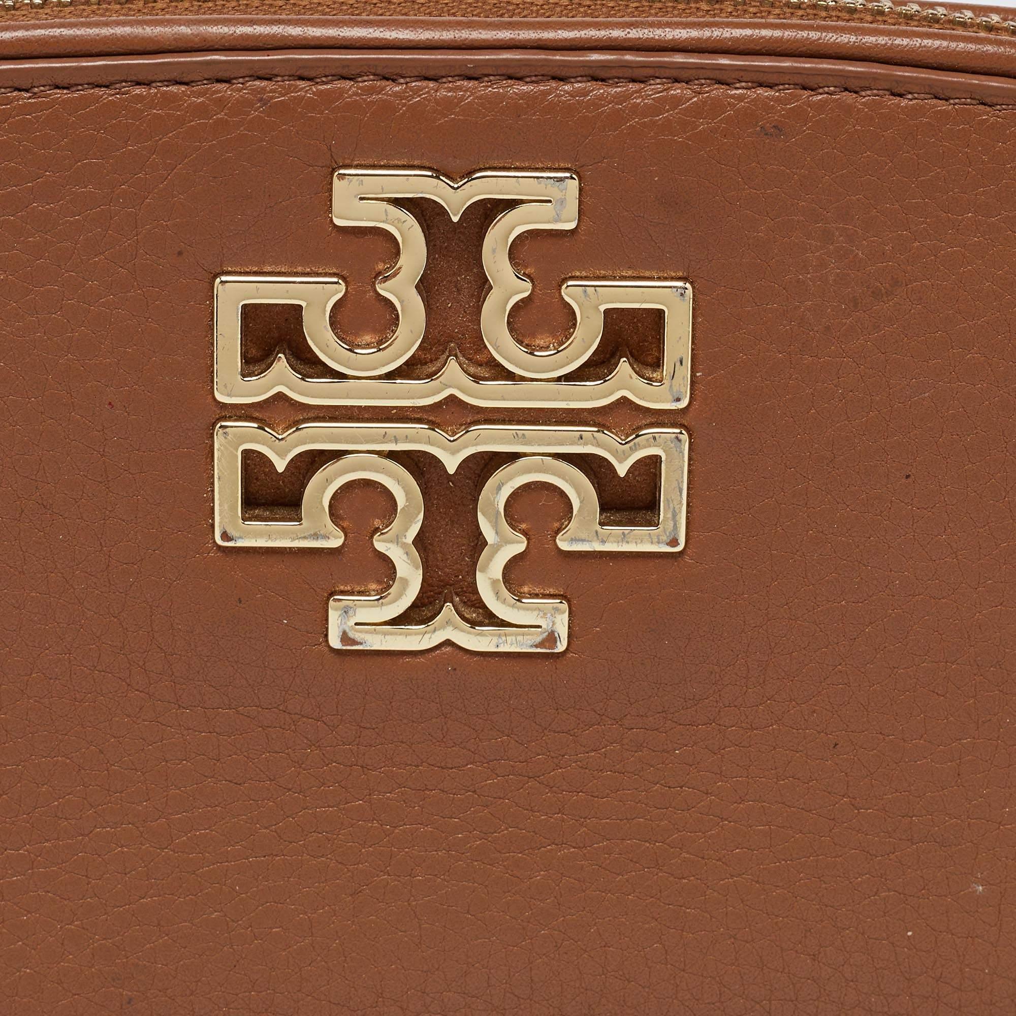 Tory Burch Brown Leather Britten Zip Around Wallet For Sale 2