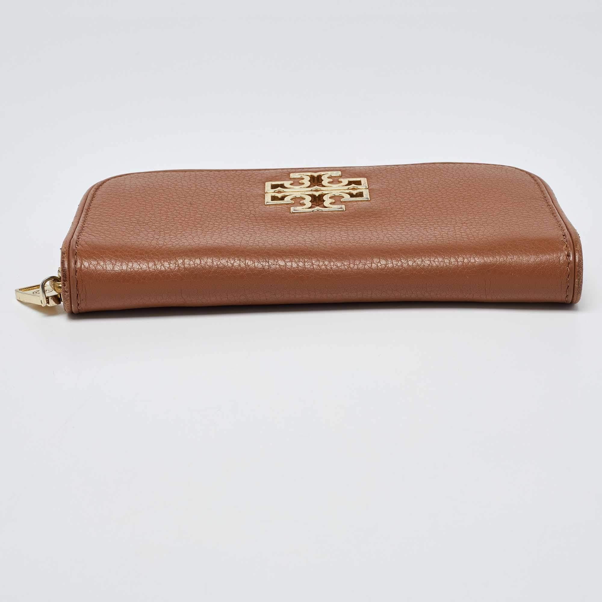 Tory Burch Brown Leather Britten Zip Around Wallet For Sale 3