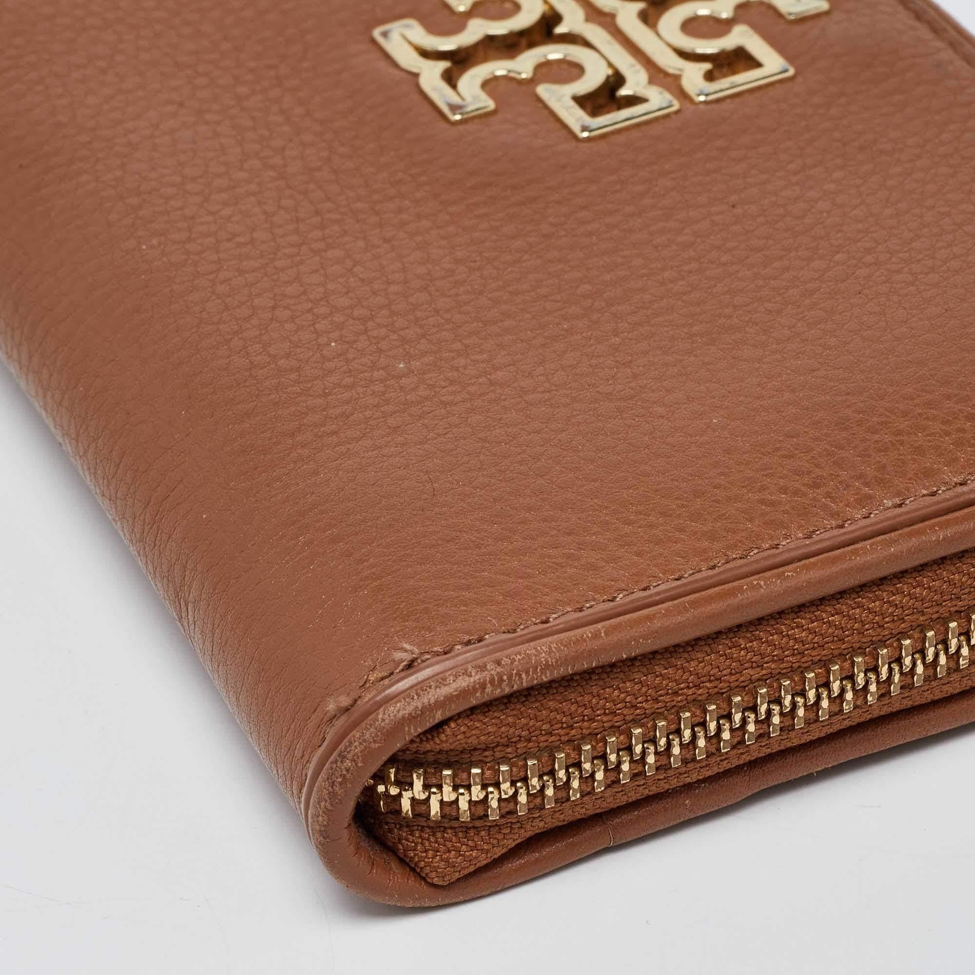 Tory Burch Brown Leather Britten Zip Around Wallet For Sale 5