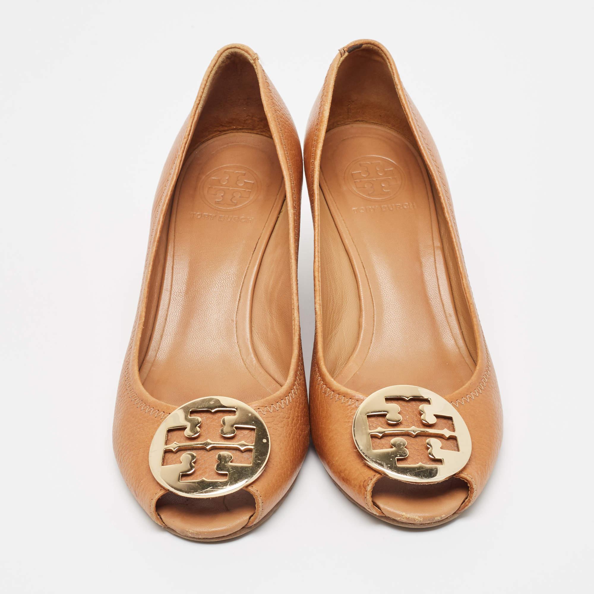Tory Burch Brown Leather Julianne Peep Toe Wedge Pumps Size 40 In Good Condition For Sale In Dubai, Al Qouz 2