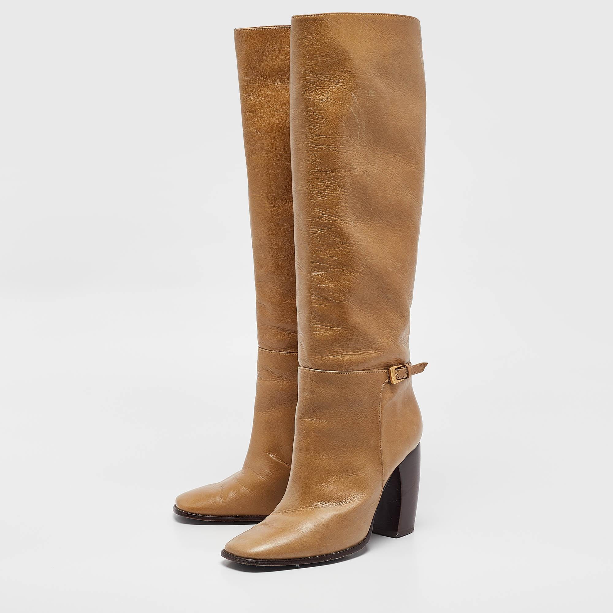 Meticulously designed into a smart silhouette these boots are on point with style. They come with comfortable insoles and durable outsoles to last you forever. These boots are just amazing and you definitely need to get them right away.