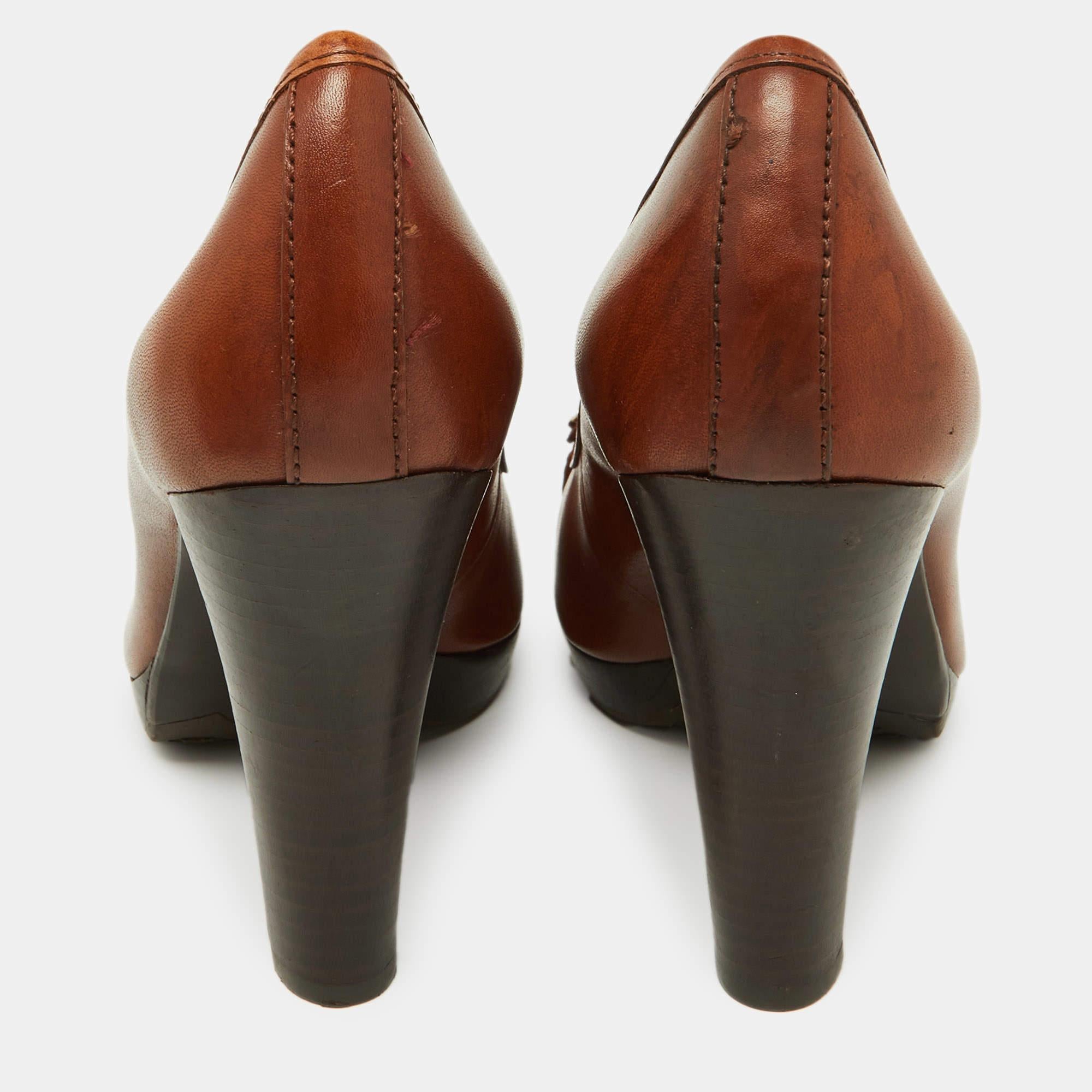 Tory Burch Brown Leather Logo Detail Round Toe Pumps Size 40.5 For Sale 1