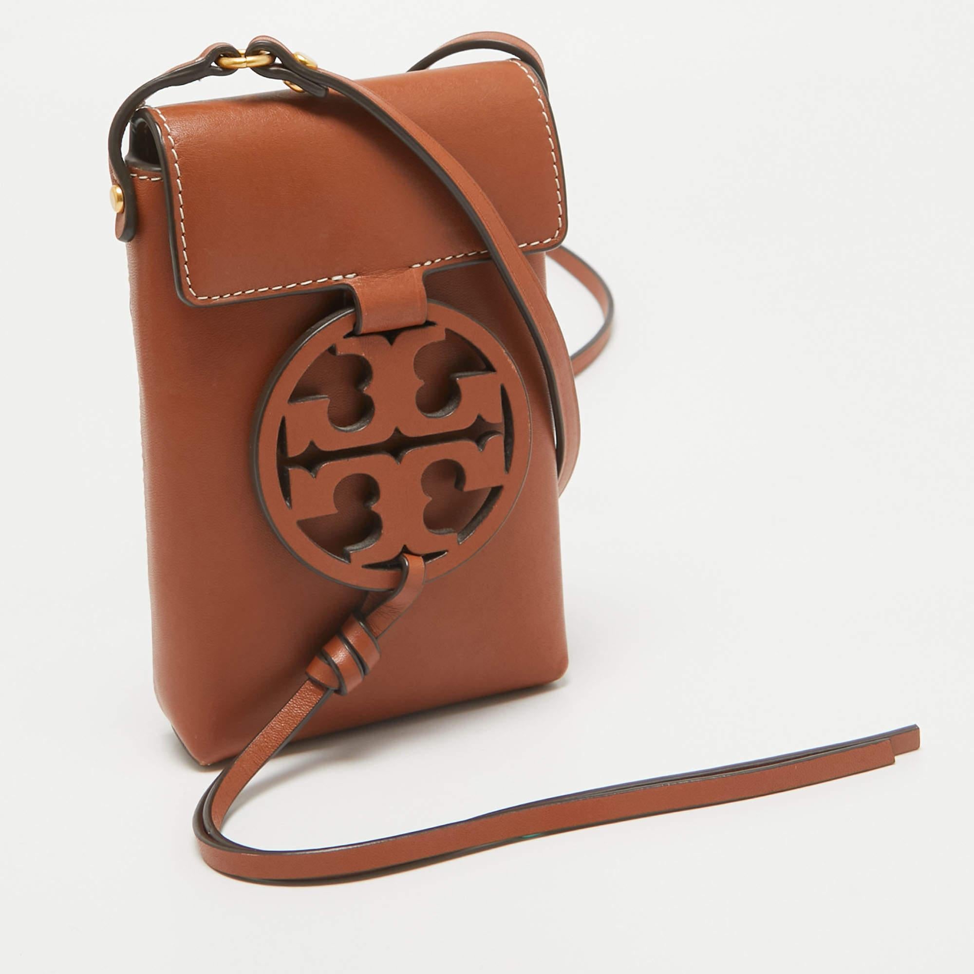 Tory Burch Brown Leather Miller Phone Crossbody Bag In Good Condition In Dubai, Al Qouz 2