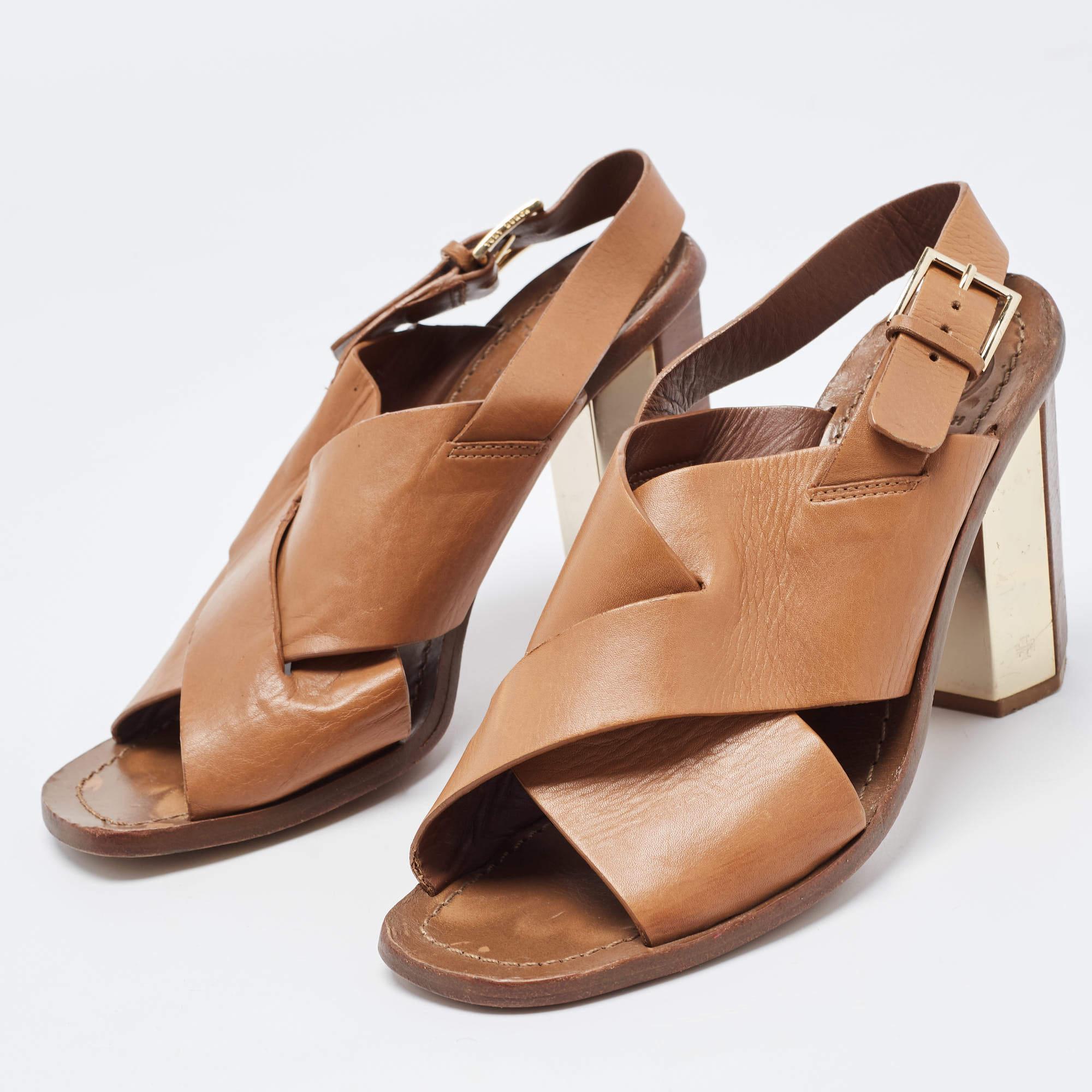 These sandals will frame your feet in a smart manner. Crafted from quality materials they display a classy design and comfortable insoles.