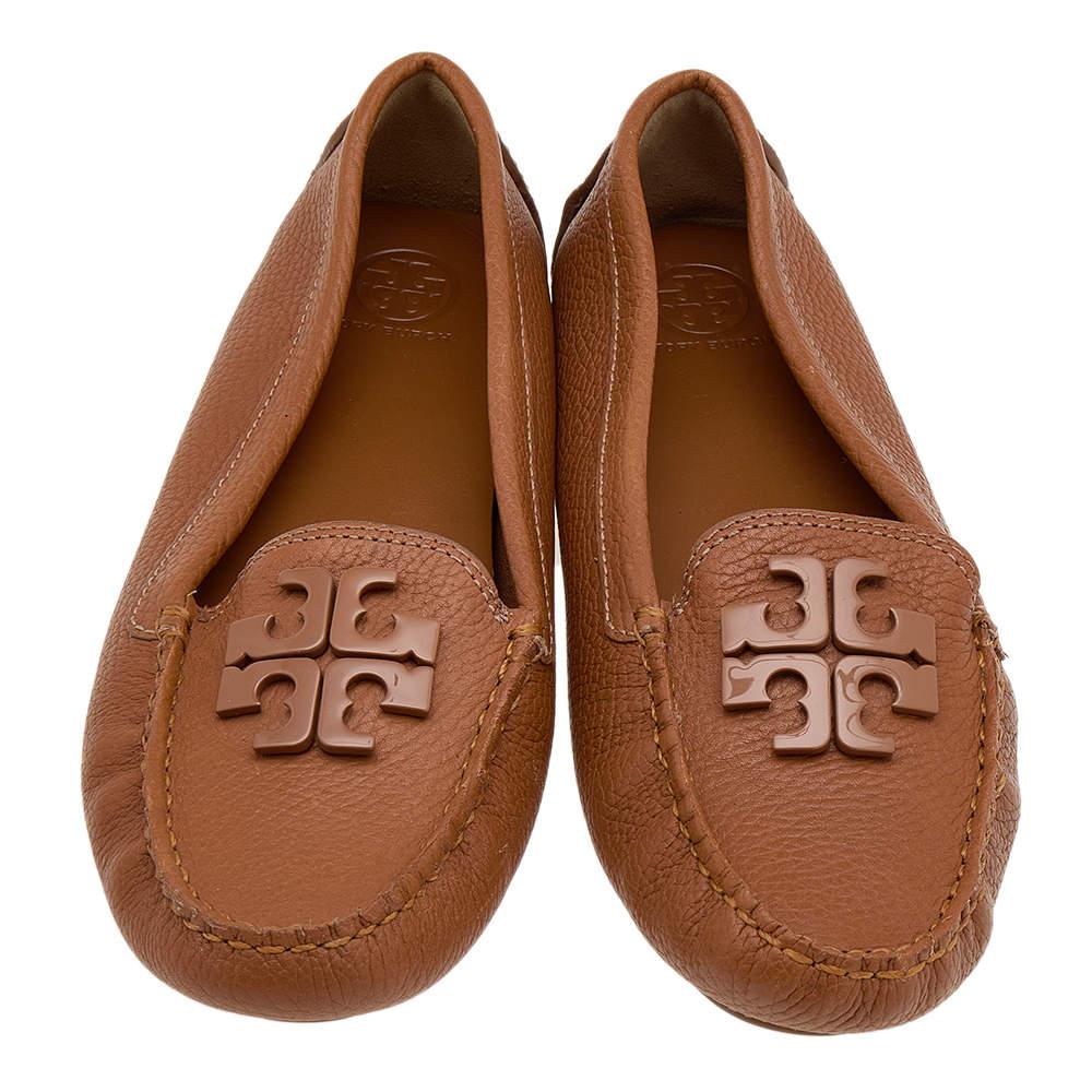 These loafers from the House of Tory Burch will grant your feet complete comfort and luxury! They are created using brown leather, with a logo embellishment placed on the vamps. They feature an easy slip-on style. Complement these loafers with your