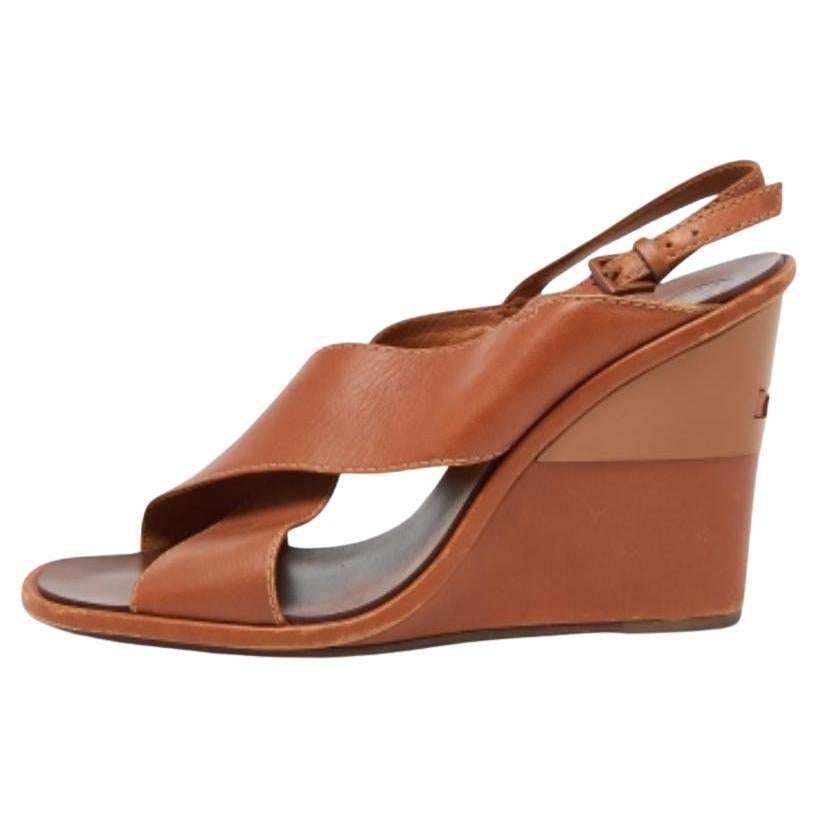 Tory Burch Brown Leder Wedge Slingback Sandalen Größe 39.5 im Angebot