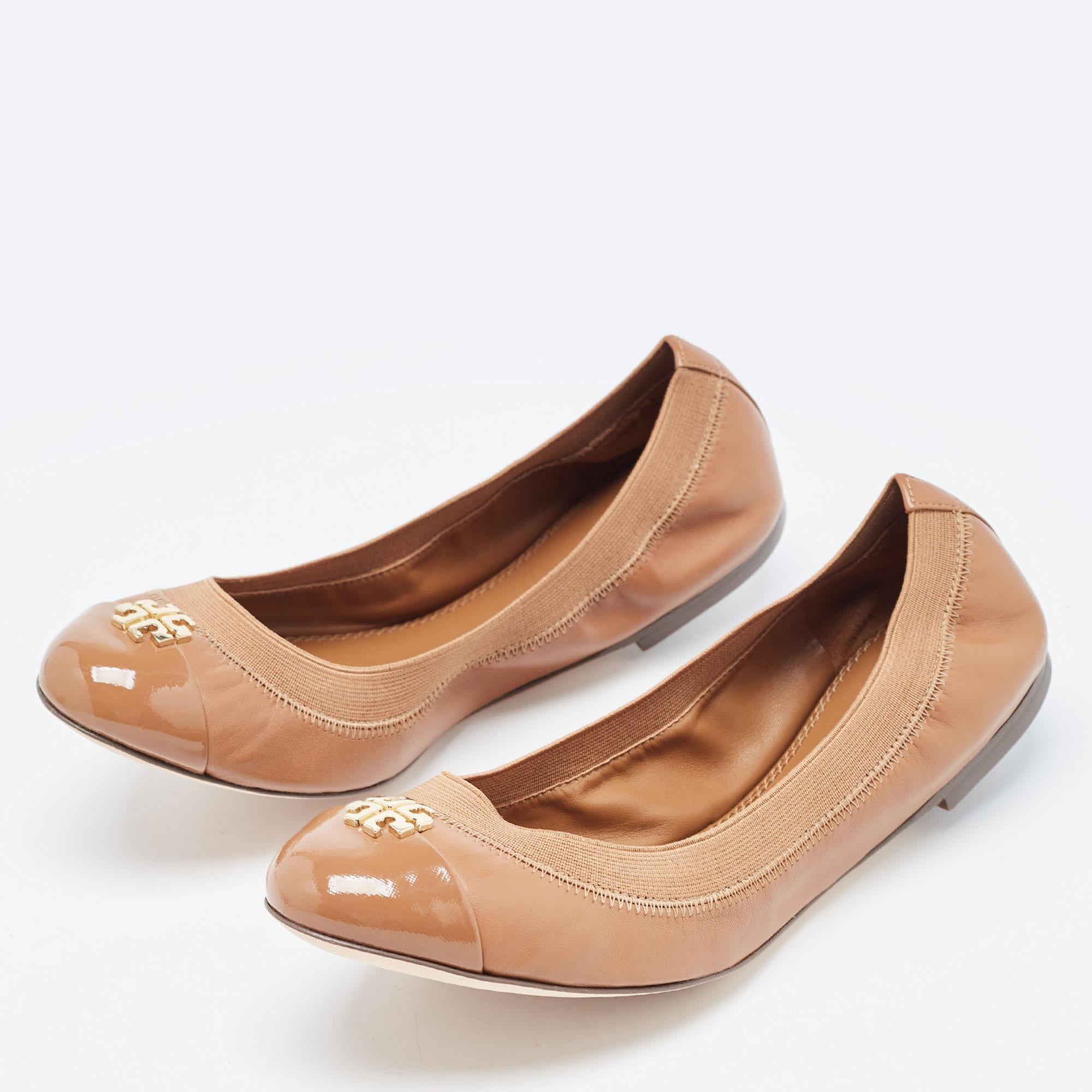 Complete your look by adding these Tory Burch ballet flats to your collection of everyday footwear. They are crafted skilfully to grant the perfect fit and style.

Includes: Original Dustbag, Original Box