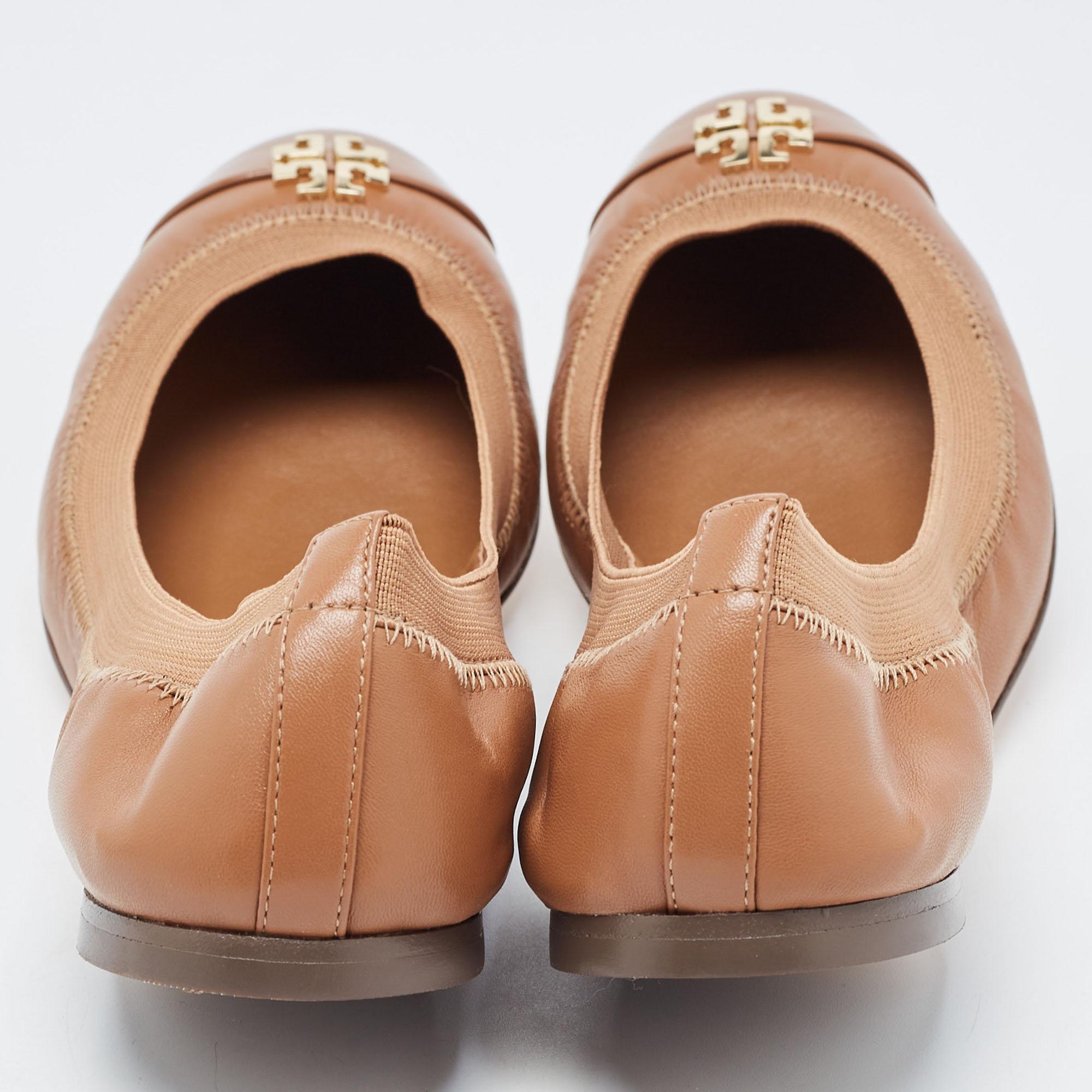Tory Burch Brown Patent and Leather Jolie Scrunch Ballet Flats Size 39.5 In Excellent Condition In Dubai, Al Qouz 2