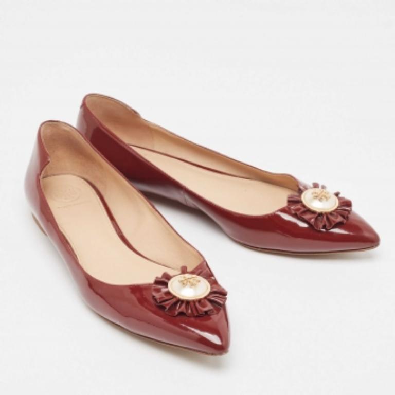Tory Burch Brown Patent Leder Ballet Flats Größe 37.5 (Braun) im Angebot