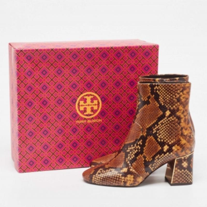 Les bottes sont un élément essentiel de votre garde-robe, et ces bottes, fabriquées à partir de matériaux de première qualité, sont un bon choix. Offrant le meilleur du confort et du style, cette paire à semelle robuste sera parfaite avec une robe