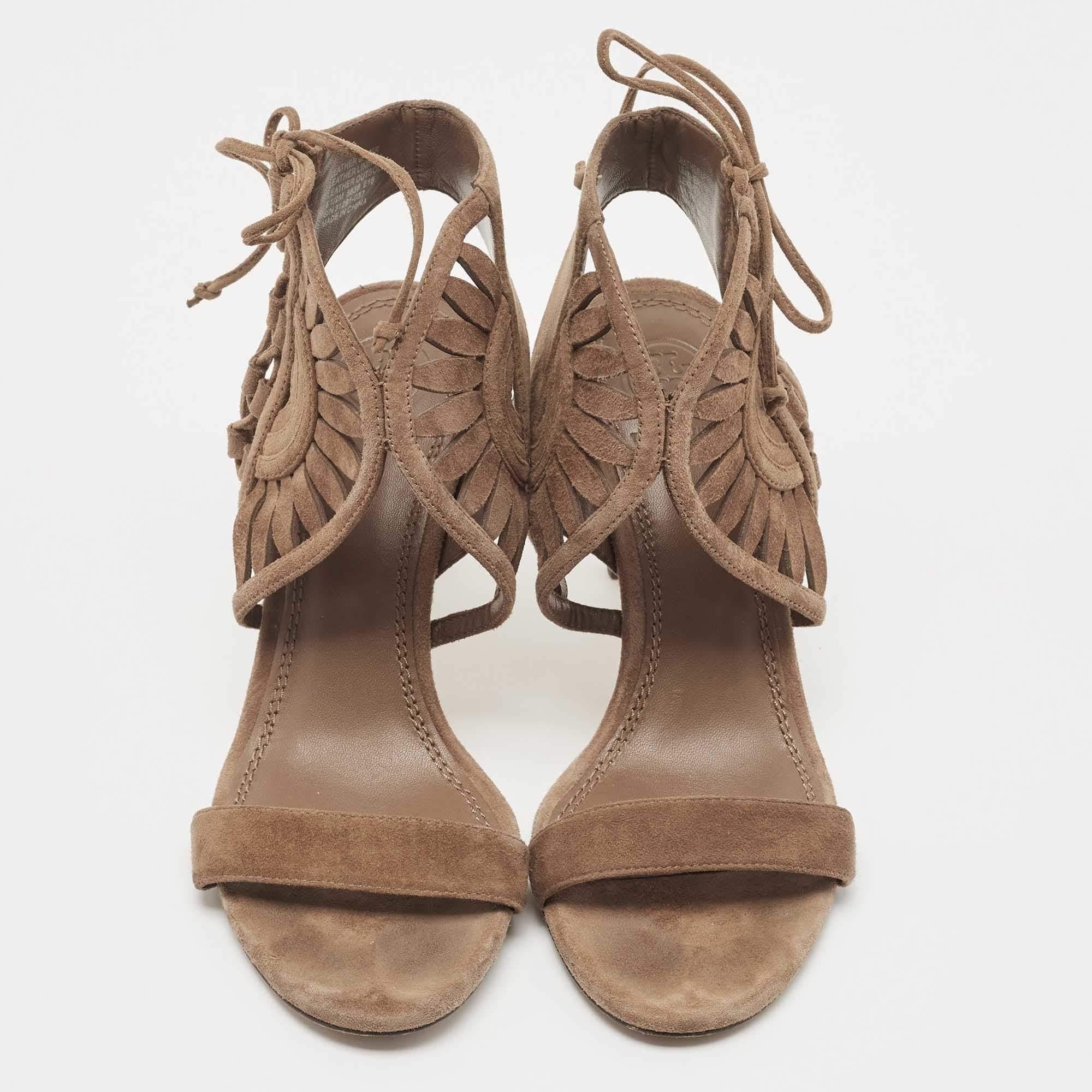 Marrone Tory Burch Sandali con cinturino alla caviglia in pelle scamosciata marrone misura 36,5 in vendita