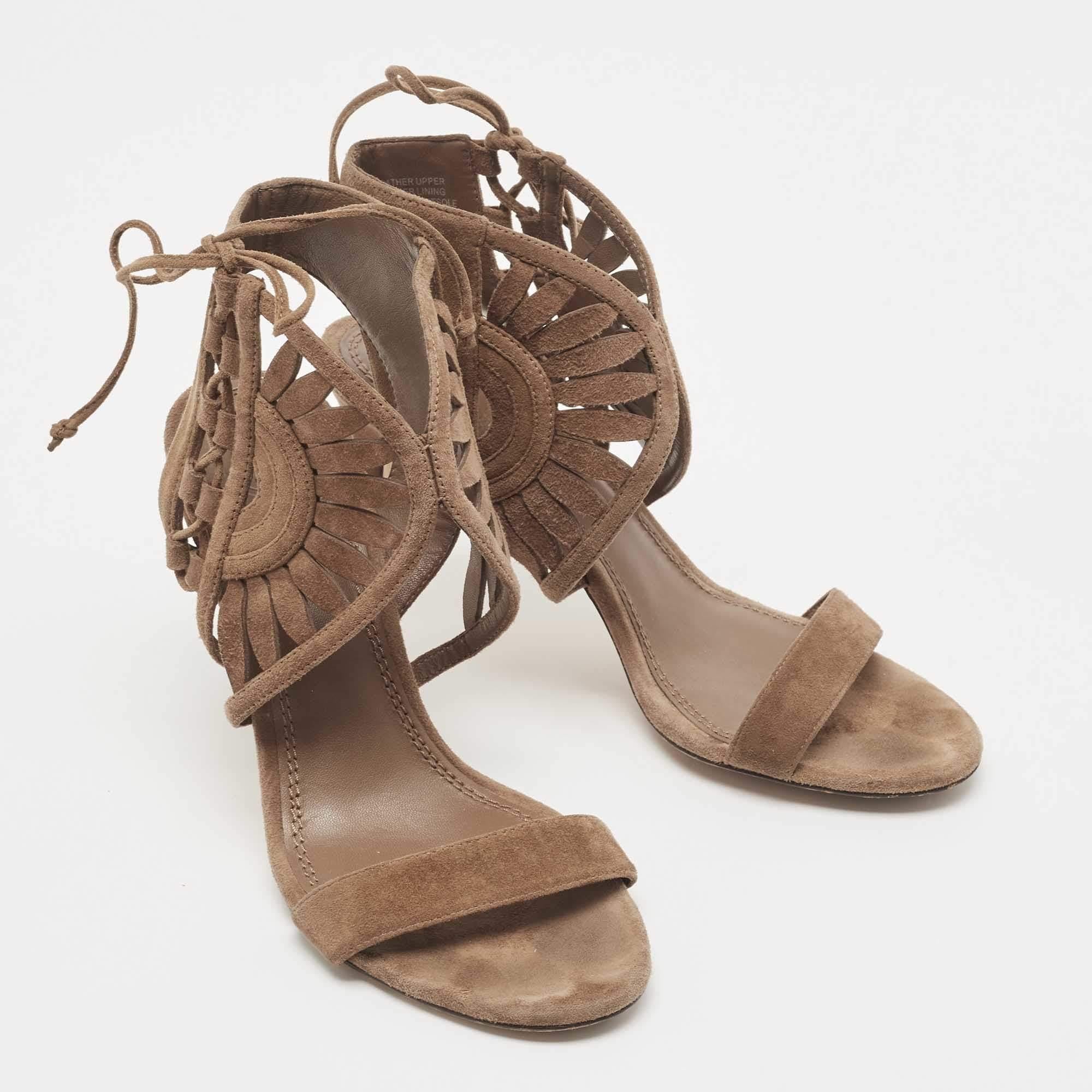 Tory Burch Sandali con cinturino alla caviglia in pelle scamosciata marrone misura 36,5 In condizioni discrete in vendita a Dubai, Al Qouz 2