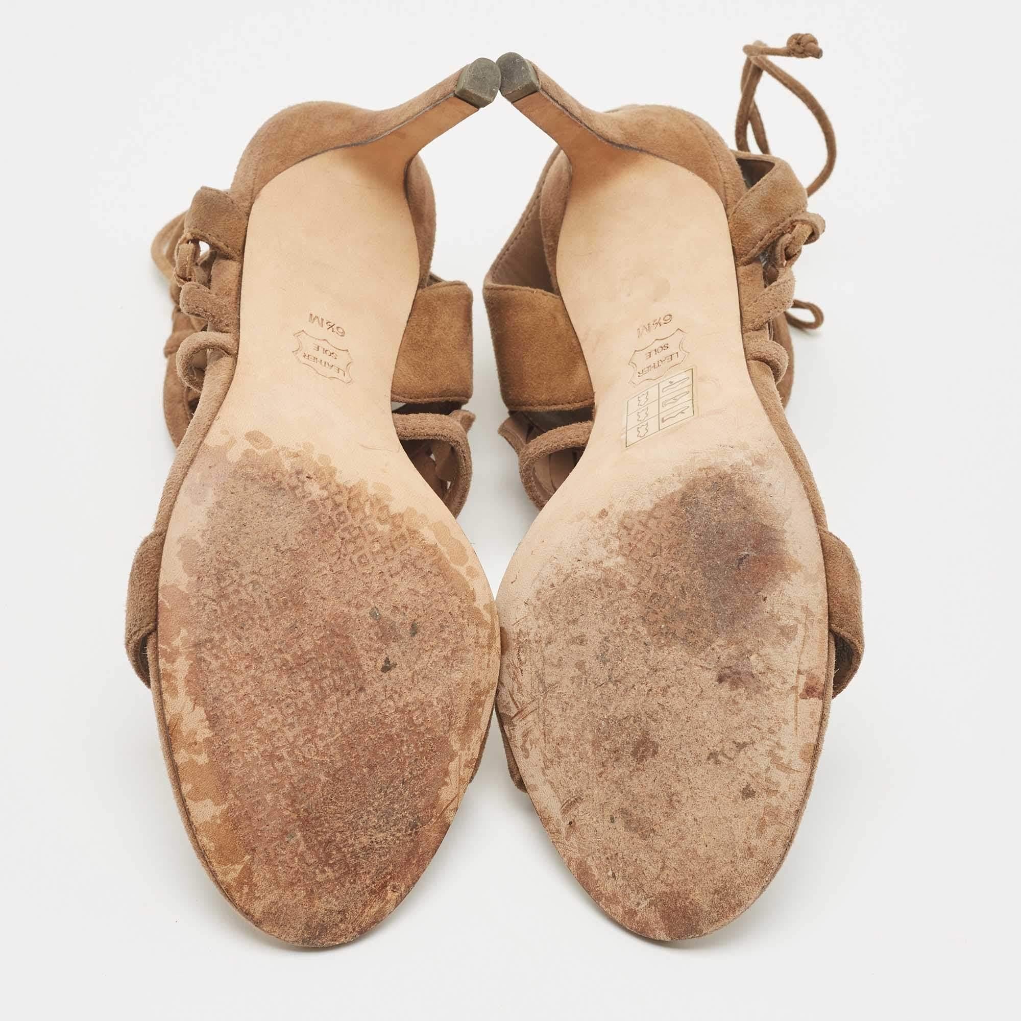 Tory Burch Sandali con cinturino alla caviglia in pelle scamosciata marrone misura 36,5 in vendita 1