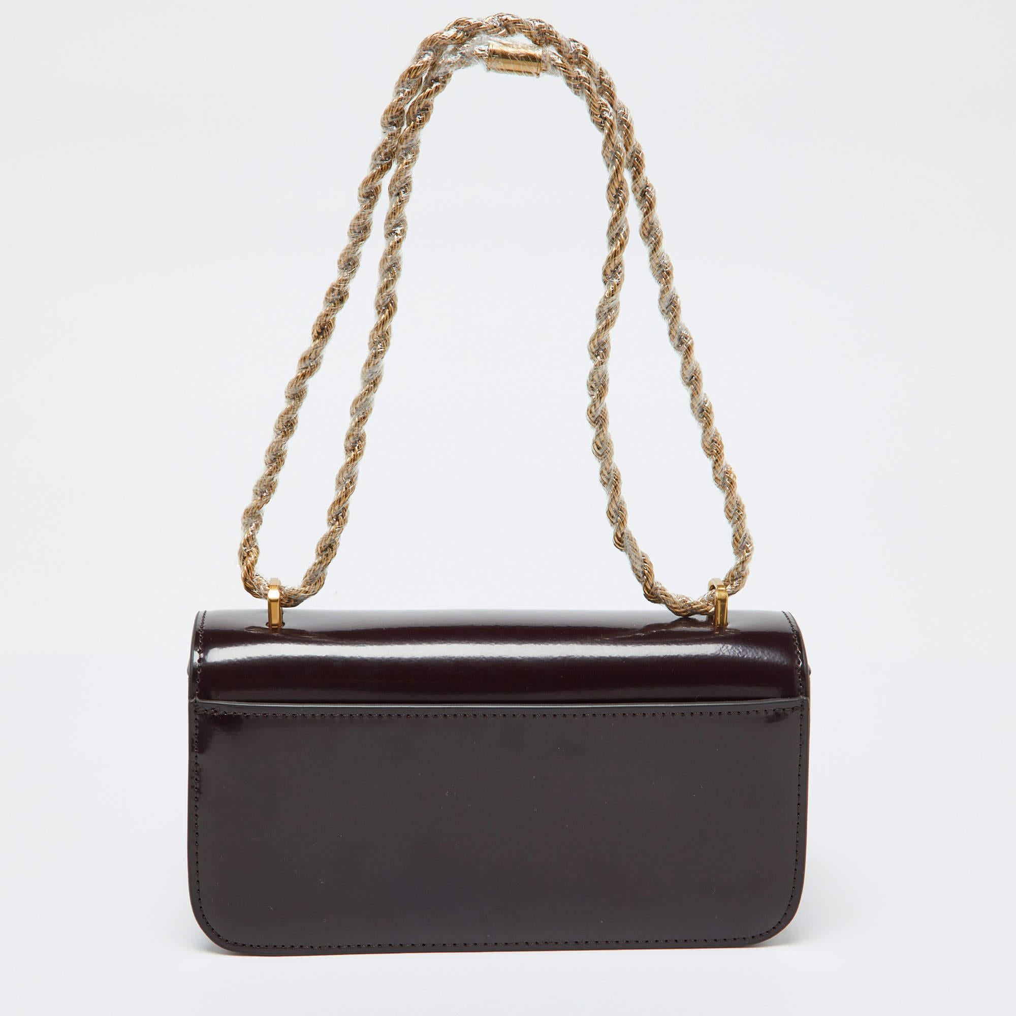 Tory Burch Burgundy Glossy Leather Eleanor Dragon Rectangular Shoulder Bag In Excellent Condition In Dubai, Al Qouz 2