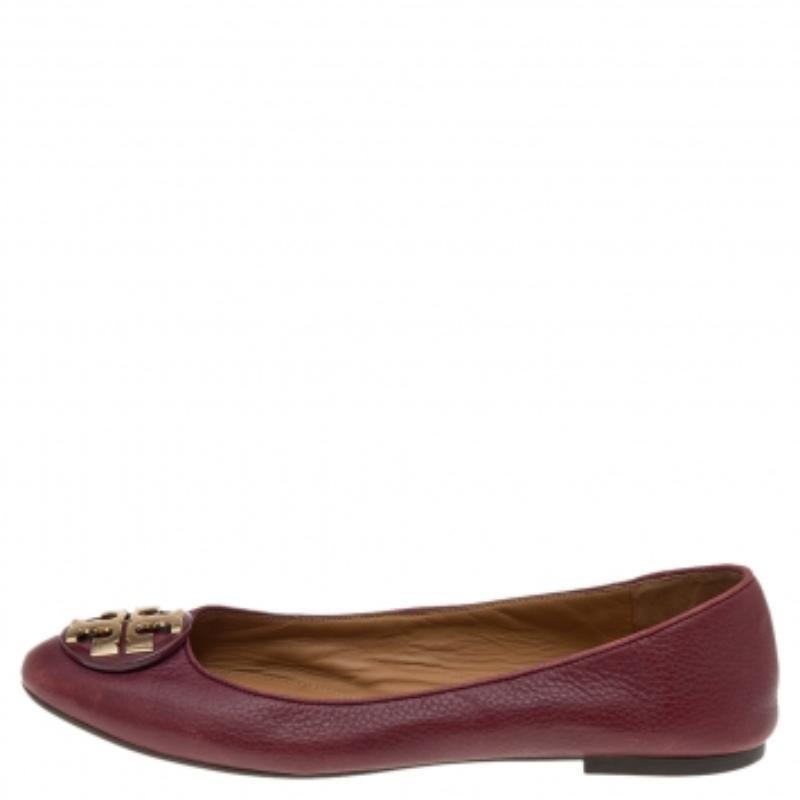 Marrone Tory Burch Ballerine in pelle borgogna misura 39,5 in vendita