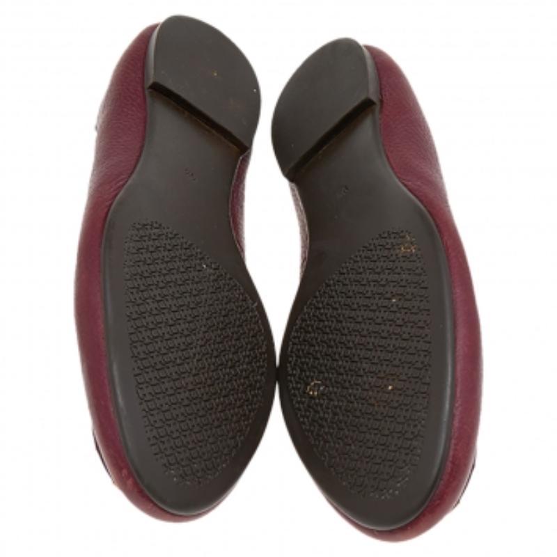 Tory Burch Ballerine in pelle borgogna misura 39,5 In condizioni discrete in vendita a Dubai, Al Qouz 2