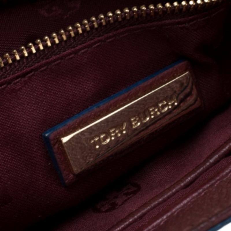 Tory Burch Borsa a tracolla con tasca a patta in pelle borgogna In condizioni buone in vendita a Dubai, Al Qouz 2
