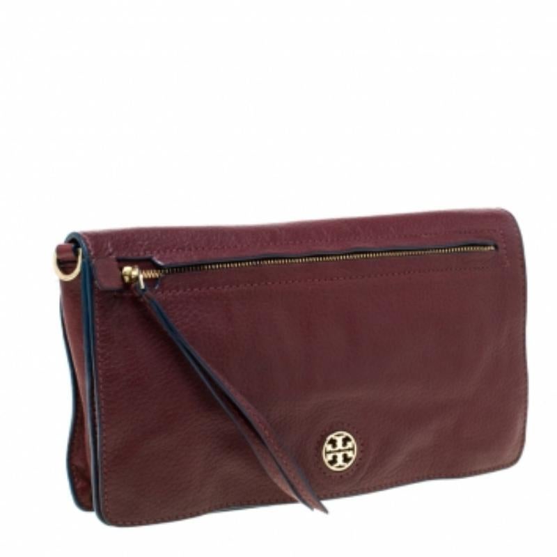 Tory Burch Borsa a tracolla con tasca a patta in pelle borgogna in vendita 1