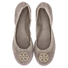 Tory Burch 
Caroline
 Ballettschuhe mit Logo-Schnalle