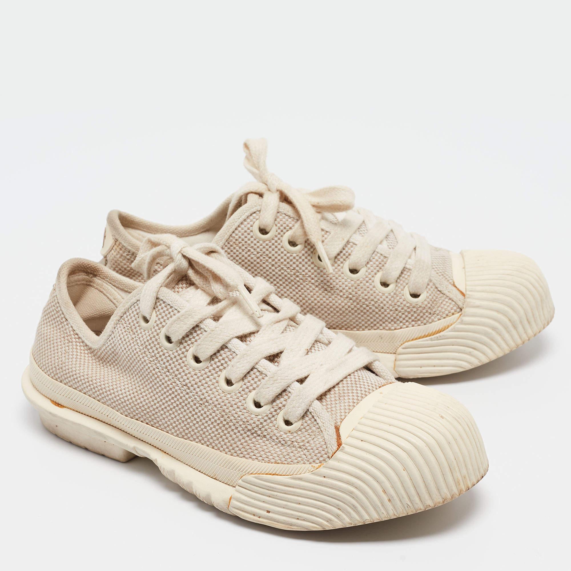 Tory Burch Creme Canvas Schnür-Turnschuhe mit Schnürung Größe 38 im Zustand „Gut“ im Angebot in Dubai, Al Qouz 2