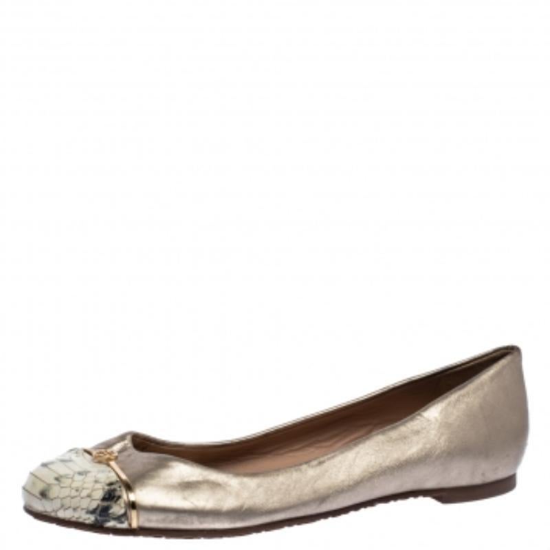 Tory Burch Gold Leather And Snake Print Cap Toe Bar Logo Ballet Flats Size 37 In Fair Condition For Sale In Dubai, Al Qouz 2