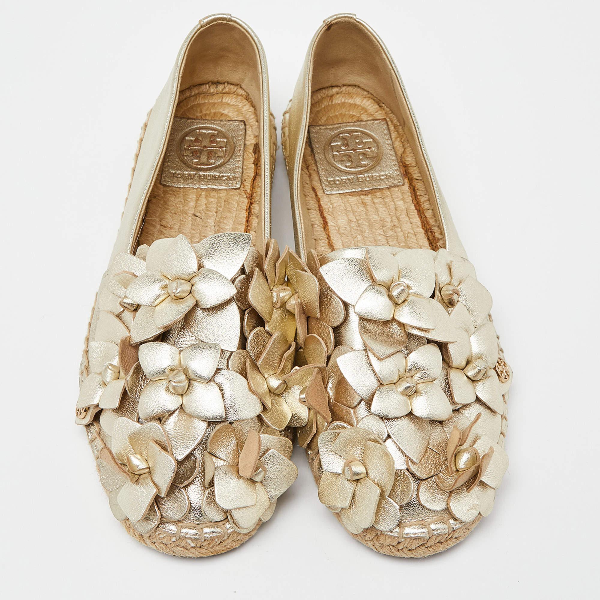 Tory Burch Gold Leather Blossom Espadrille Flats Size 36.5 In Fair Condition For Sale In Dubai, Al Qouz 2