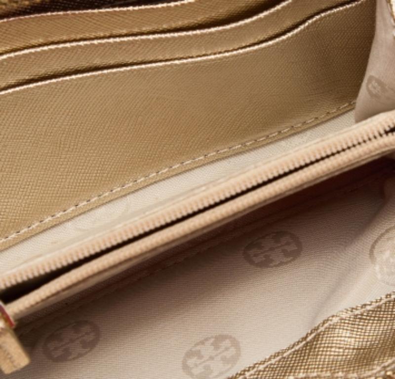 Tory Burch Gold Leder Zip um Wristlet Brieftasche im Angebot 1