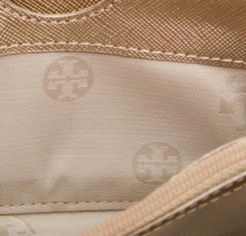 Tory Burch Gold Leder Zip um Wristlet Brieftasche im Angebot 2