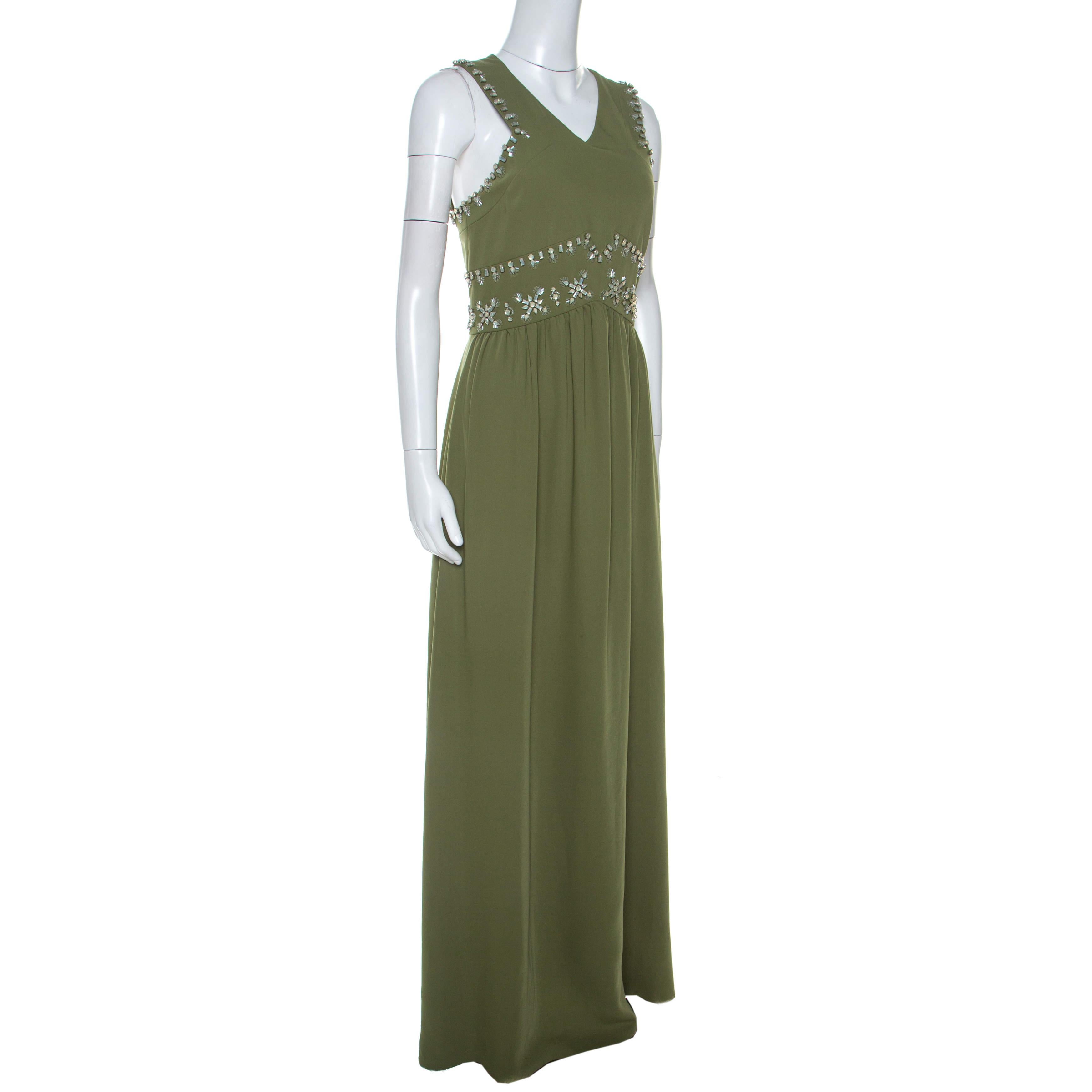 This Luisa gown from Tory Burch is your go to option for any event that you have to attend. It has a V neckline and embellishments on the bodice. This excellently designed gown lends a timeless appeal.