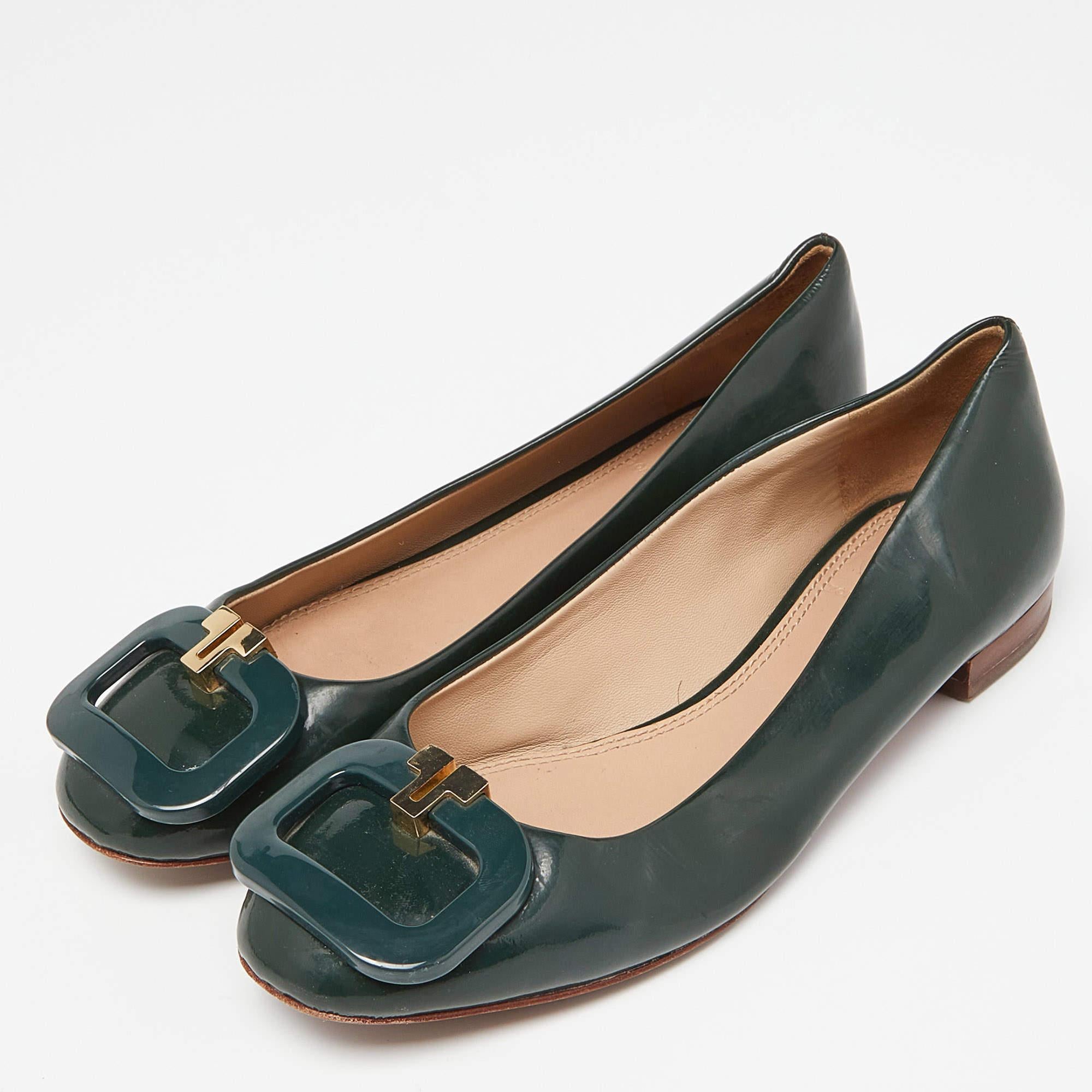 Complete your look by adding these designer ballet flats to your lovely wardrobe. They are crafted skilfully to grant the perfect fit and style.