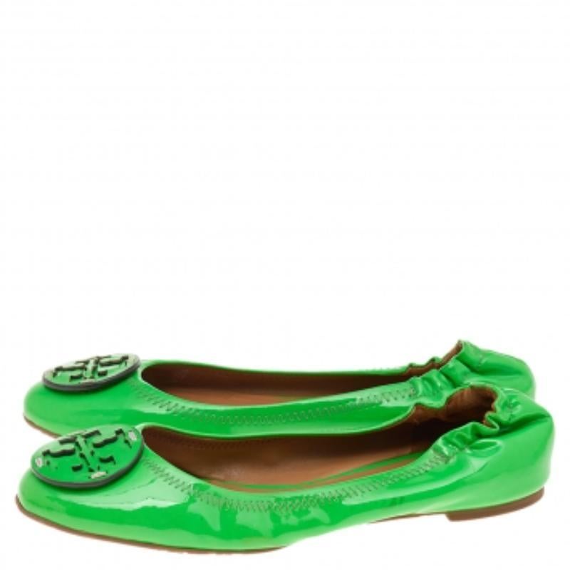 Tory Burch Green Patent Leather Ballet Flats Taille 37 Bon état - En vente à Dubai, Al Qouz 2