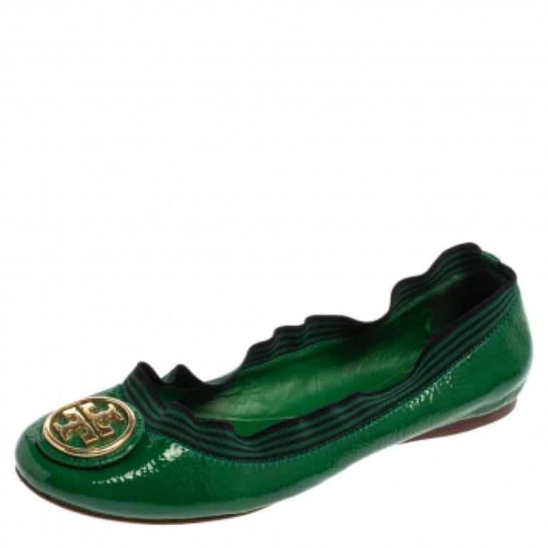 Women's Tory Burch Green Patent Leather Caroline Ballet Flats Size 38.5 For Sale